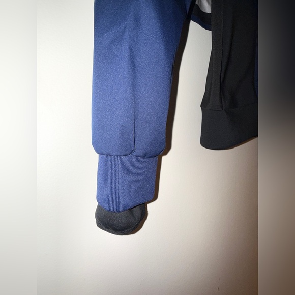 NIKE Women’s Therma Shield 2 in 1 Training Jacket SIZE: SMALL - Picture 10 of 16